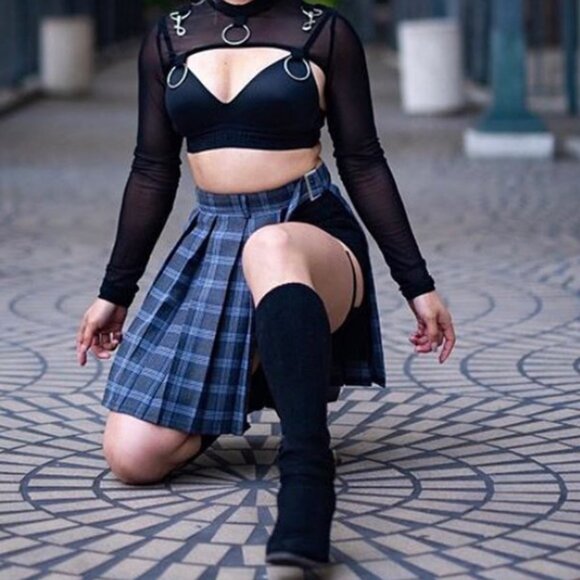 Lychee the Label Oolong (Latte) Adjustable Side Slit Skirt Belt, Dark Grey Plaid - Picture 2 of 5